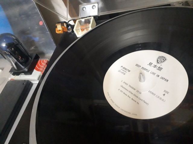 slowhand02.jpg